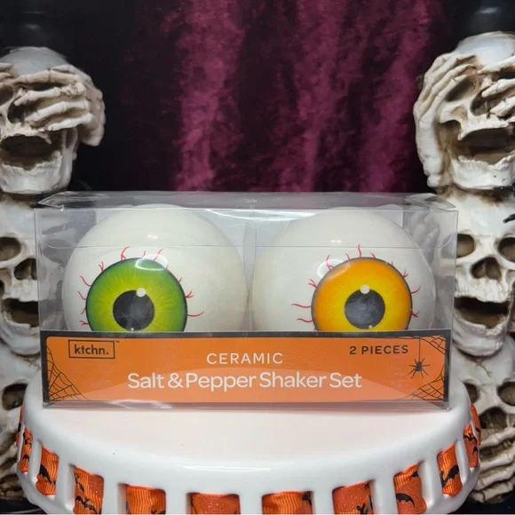 Halloween Spooky Season Green Yellow Ceramic Eyeball Salt & Pepper Shaker Set - Picture 9 of 12